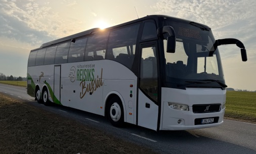 Reisiks Bussid OÜ Volvo reisibuss maanteel